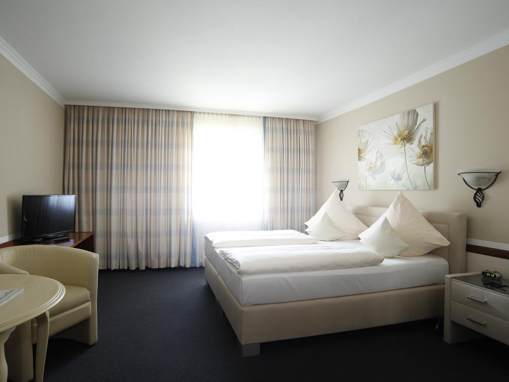 Hotel Garni Zum Gockl Унтерфёринг Экстерьер фото