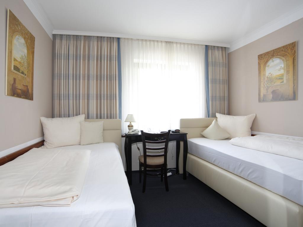 Hotel Garni Zum Gockl Унтерфёринг Экстерьер фото
