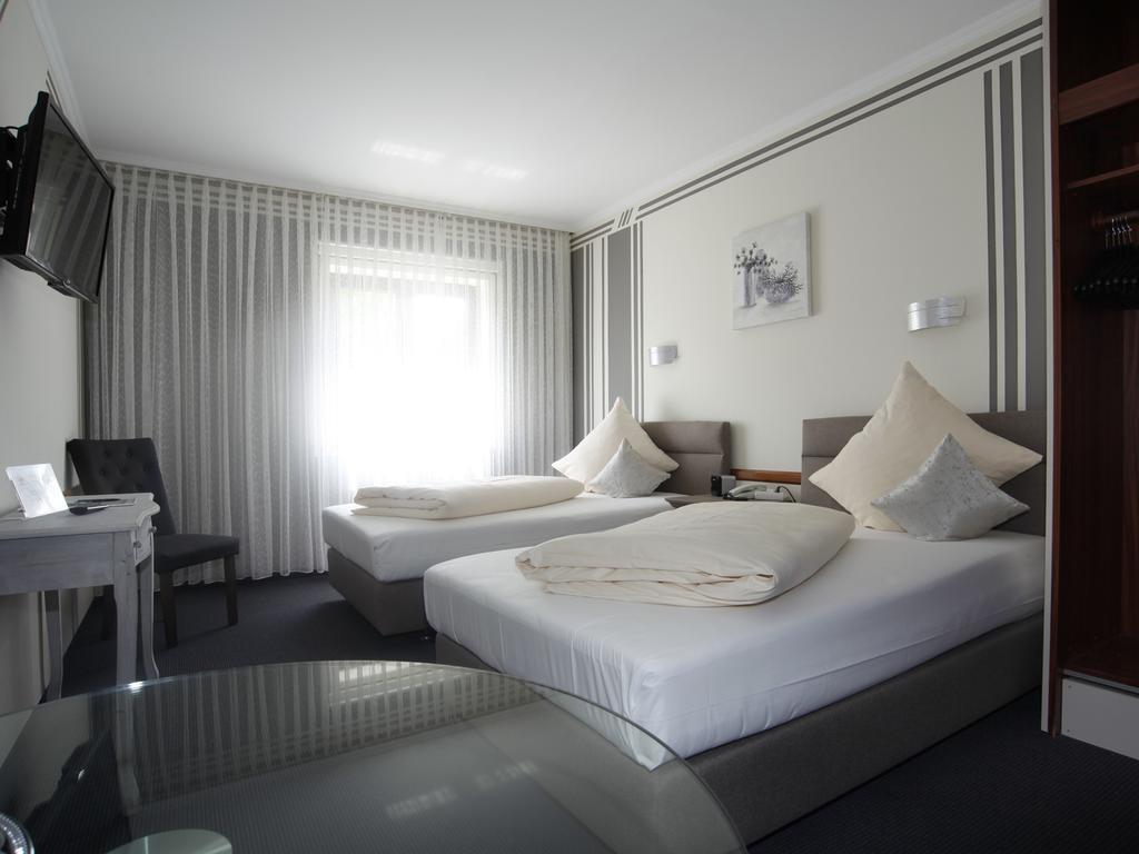 Hotel Garni Zum Gockl Унтерфёринг Экстерьер фото
