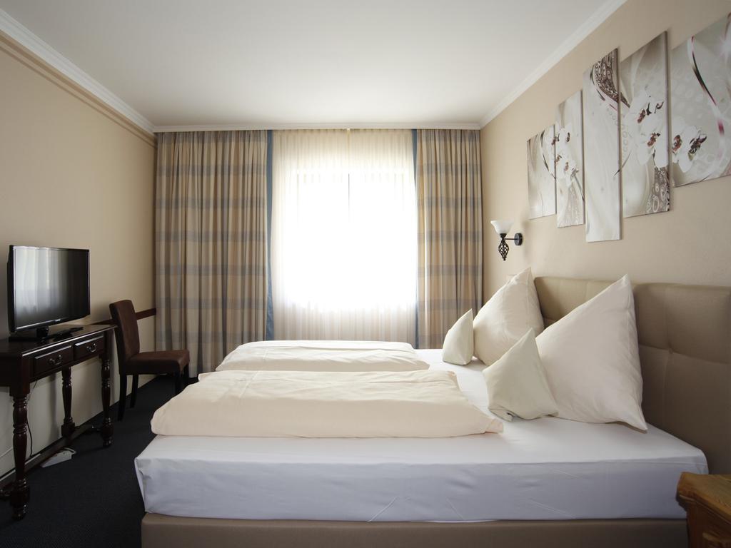Hotel Garni Zum Gockl Унтерфёринг Экстерьер фото