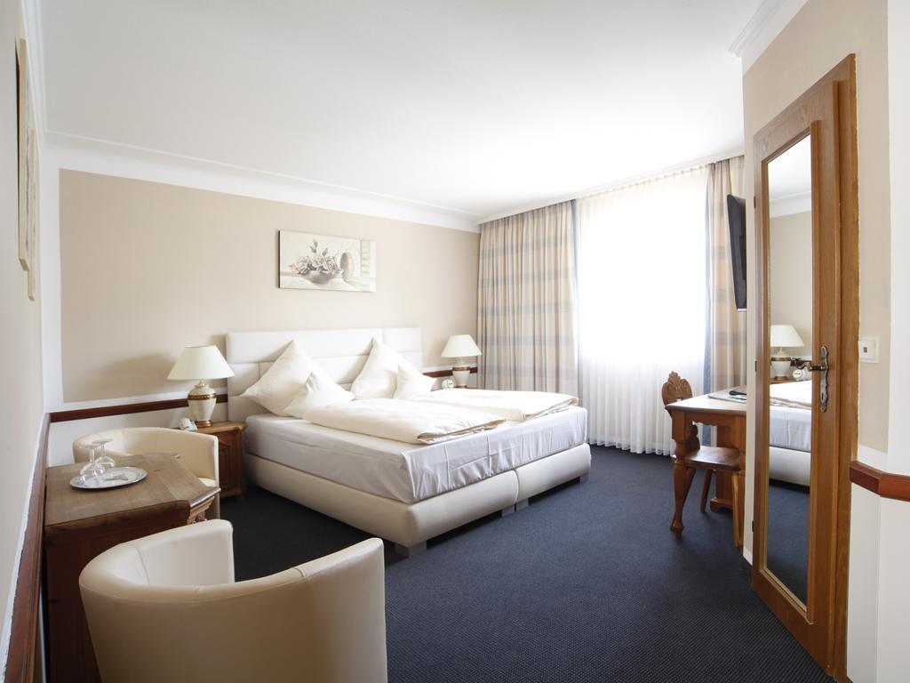 Hotel Garni Zum Gockl Унтерфёринг Экстерьер фото