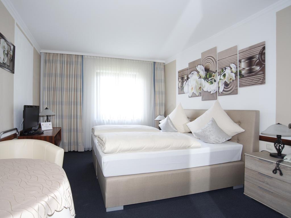 Hotel Garni Zum Gockl Унтерфёринг Экстерьер фото