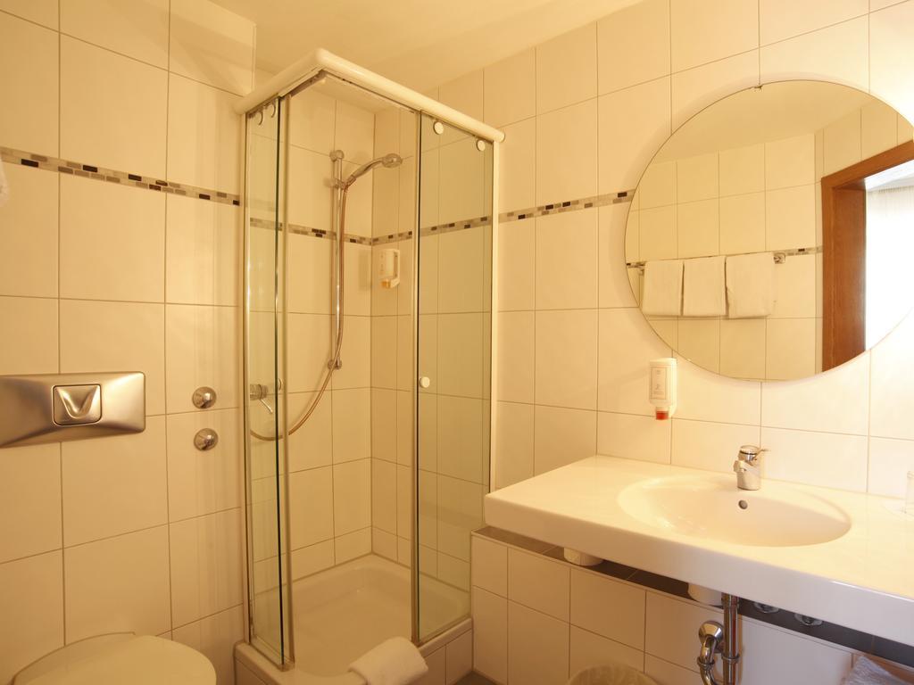 Hotel Garni Zum Gockl Унтерфёринг Экстерьер фото